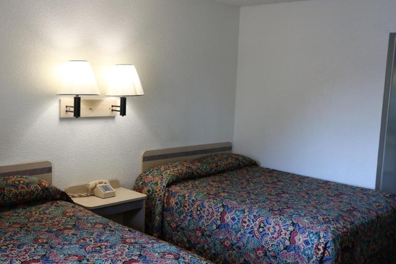 Days / Yosemite Area Hotel Merced