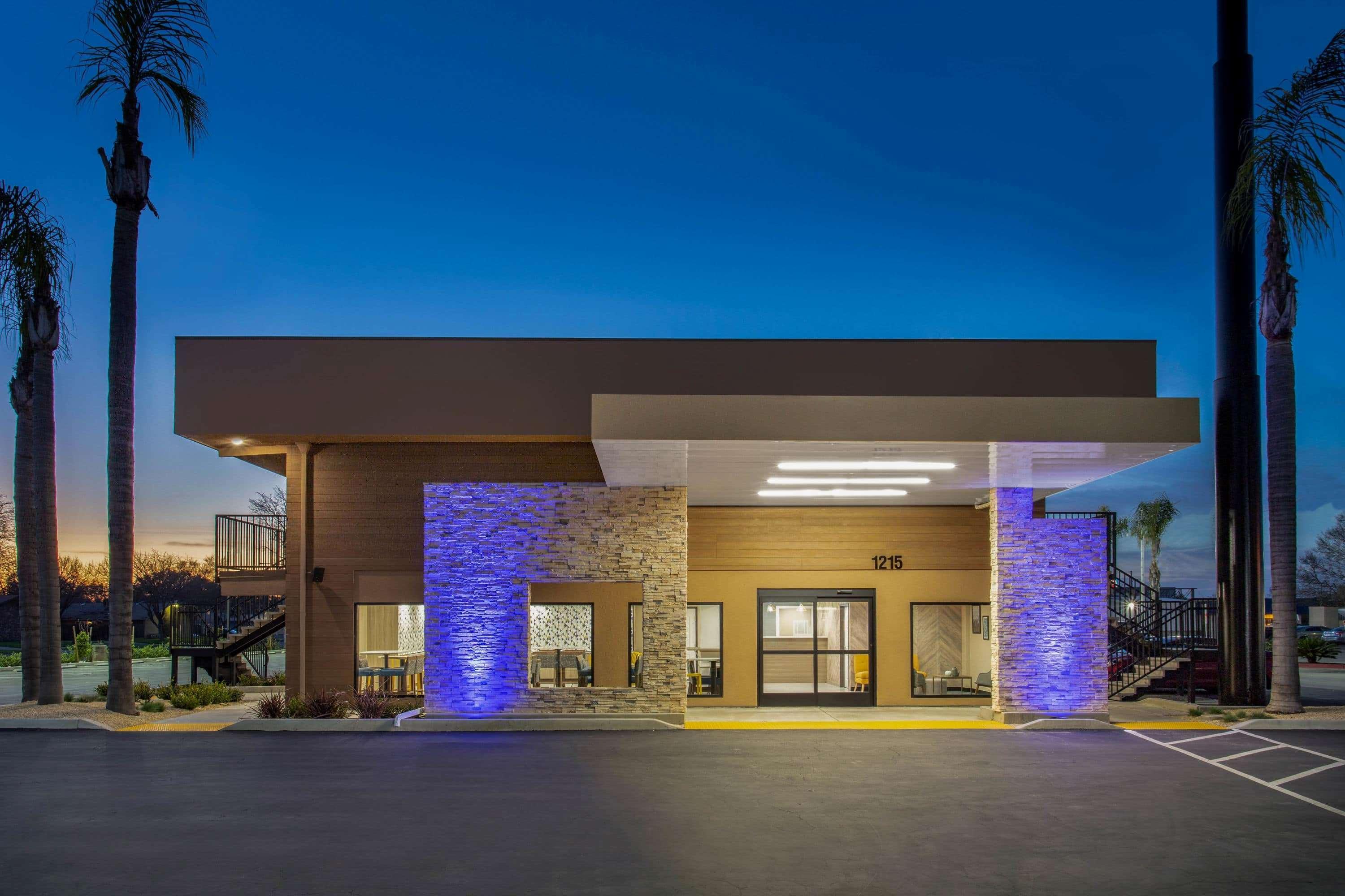 Days / Yosemite Area Hotel 3*