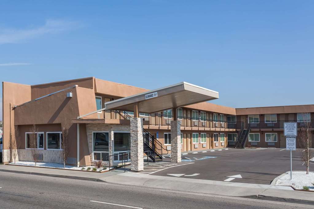 Hotel Days / Yosemite Area Merced